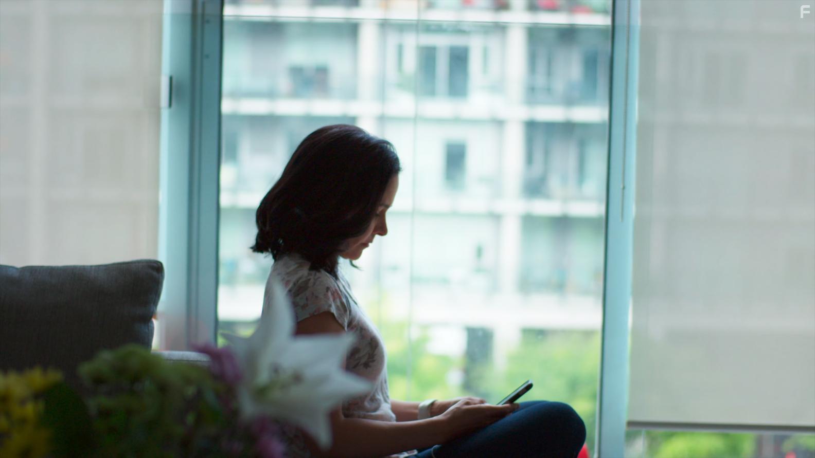 Sarah Edmondson in The Vow (2020)