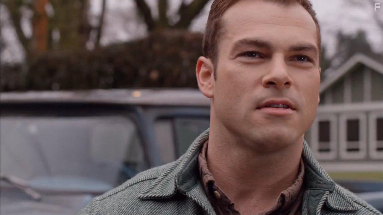 Shawn Roberts in Undercover Angel (2017)