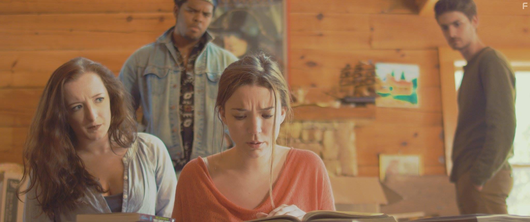 Austin Larkin, Claire Lord, Fergie L. Philippe, Tess Tregellas, and Nicole Brydon Bloom in Here On Out (2019)