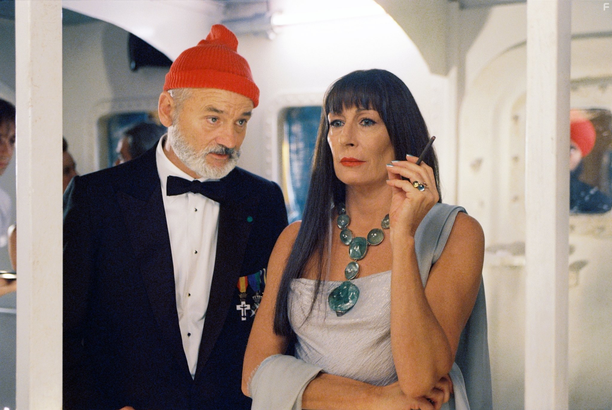 Bill Murray and Anjelica Huston in Водная жизнь (2004)