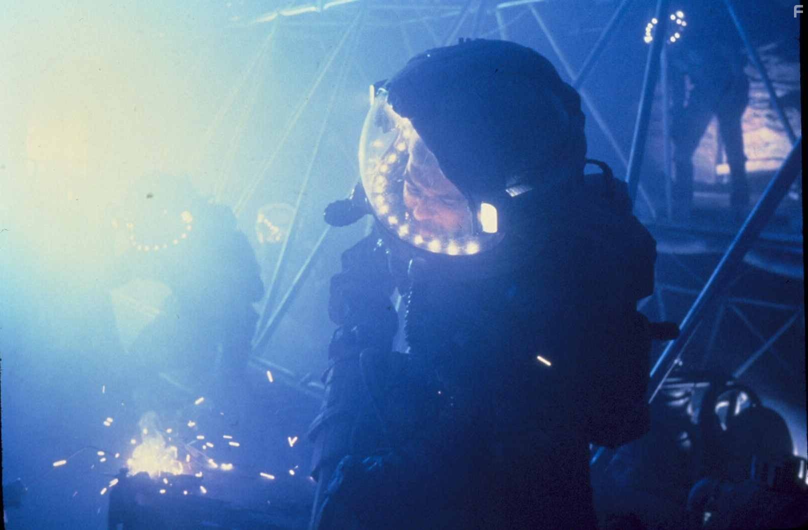 Sean Connery in Чyжая земля (1981)