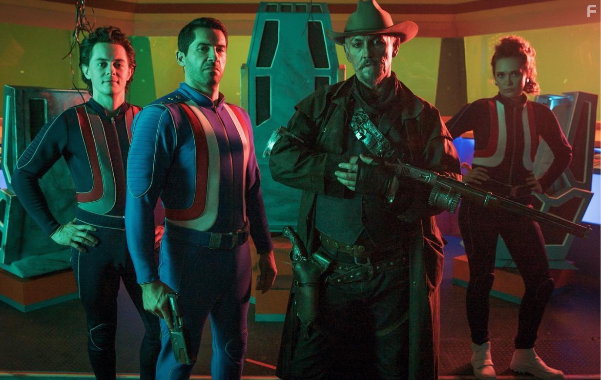 Scott Adkins, Tommy Flanagan, Elliot James Langridge, and Sally Collett in Max Cloud (2020)