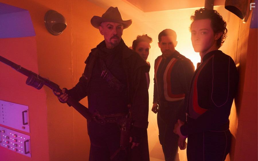 Scott Adkins, Tommy Flanagan, Elliot James Langridge, and Sally Collett in Max Cloud (2020)