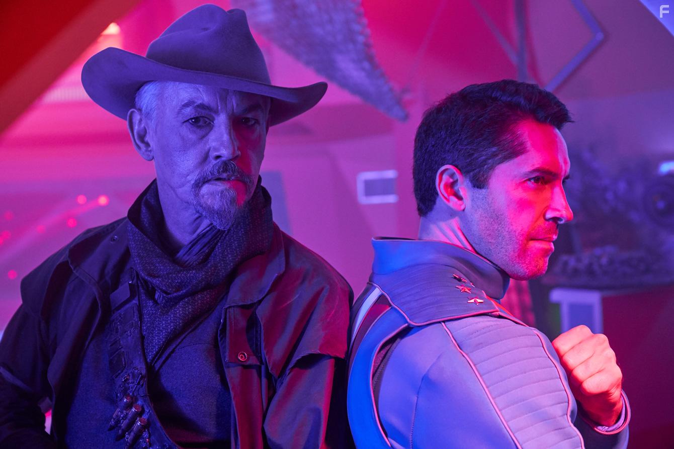 Scott Adkins and Tommy Flanagan in Max Cloud (2020)