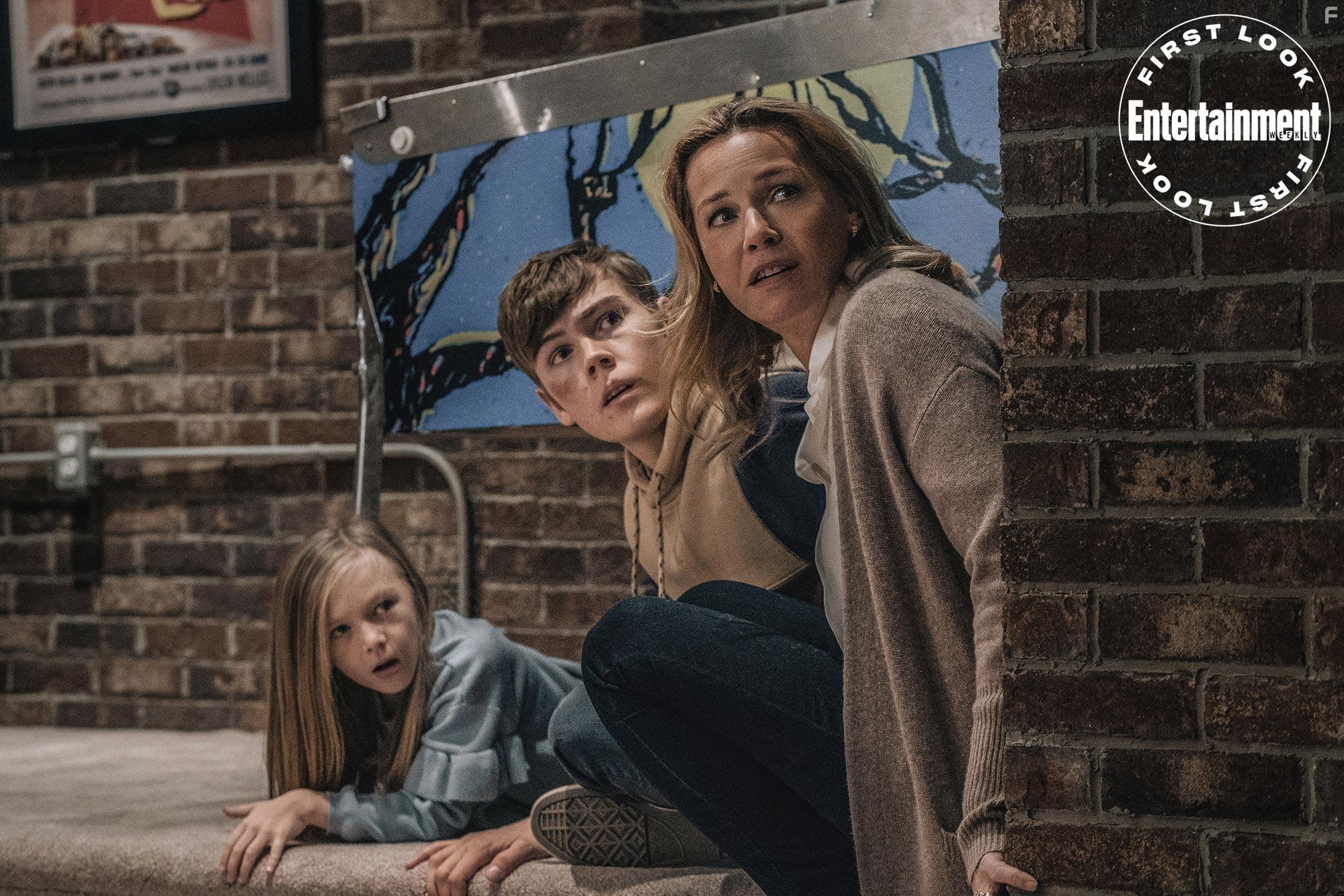 Connie Nielsen, Paisley Cadorath, and Gage Munroe in Nobody (2021)