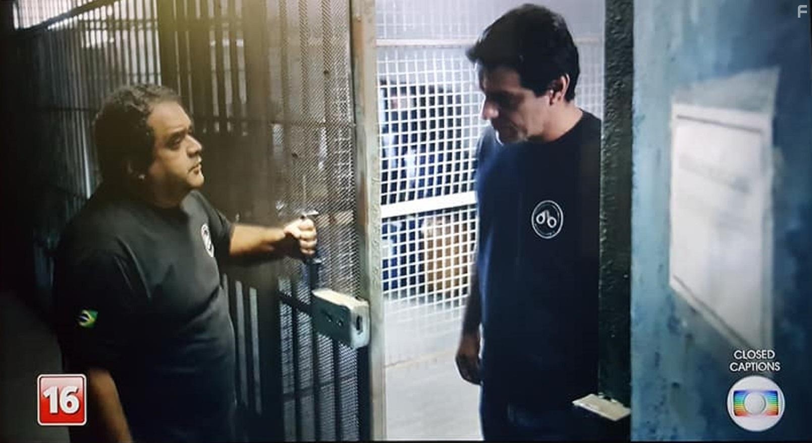 Rodrigo Lombardi and Fernando de Paula in Carcereiros (2017)