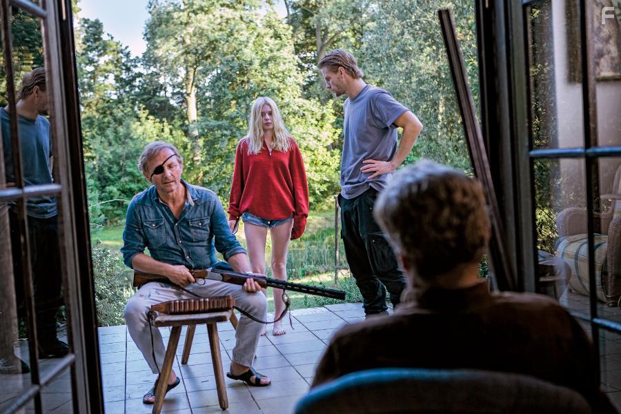 Andrzej Chyra, Katarzyna Chojnacka, and Sebastian Fabijanski in Mowa ptakw (2019)