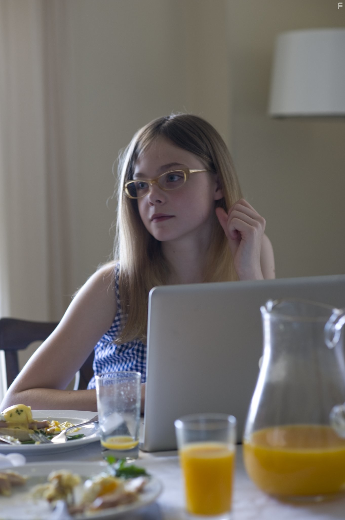 Elle Fanning in Где-то (2010)