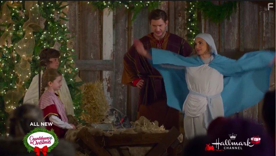 Rachael Leigh Cook and Greyston Holt in Cross Country Christmas (2020)