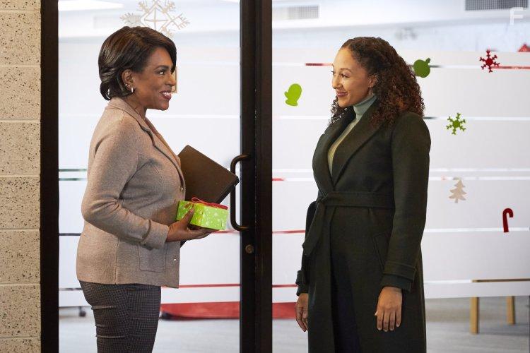 Tamera Mowry-Housley and Sheryl Lee Ralph in Christmas Comes Twice (2020)