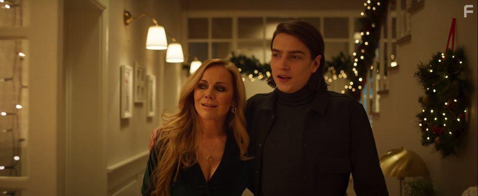 Monika Krzywkowska and Nikodem Rozbicki in Wszyscy moi przyjaciele nie zyja (2020)