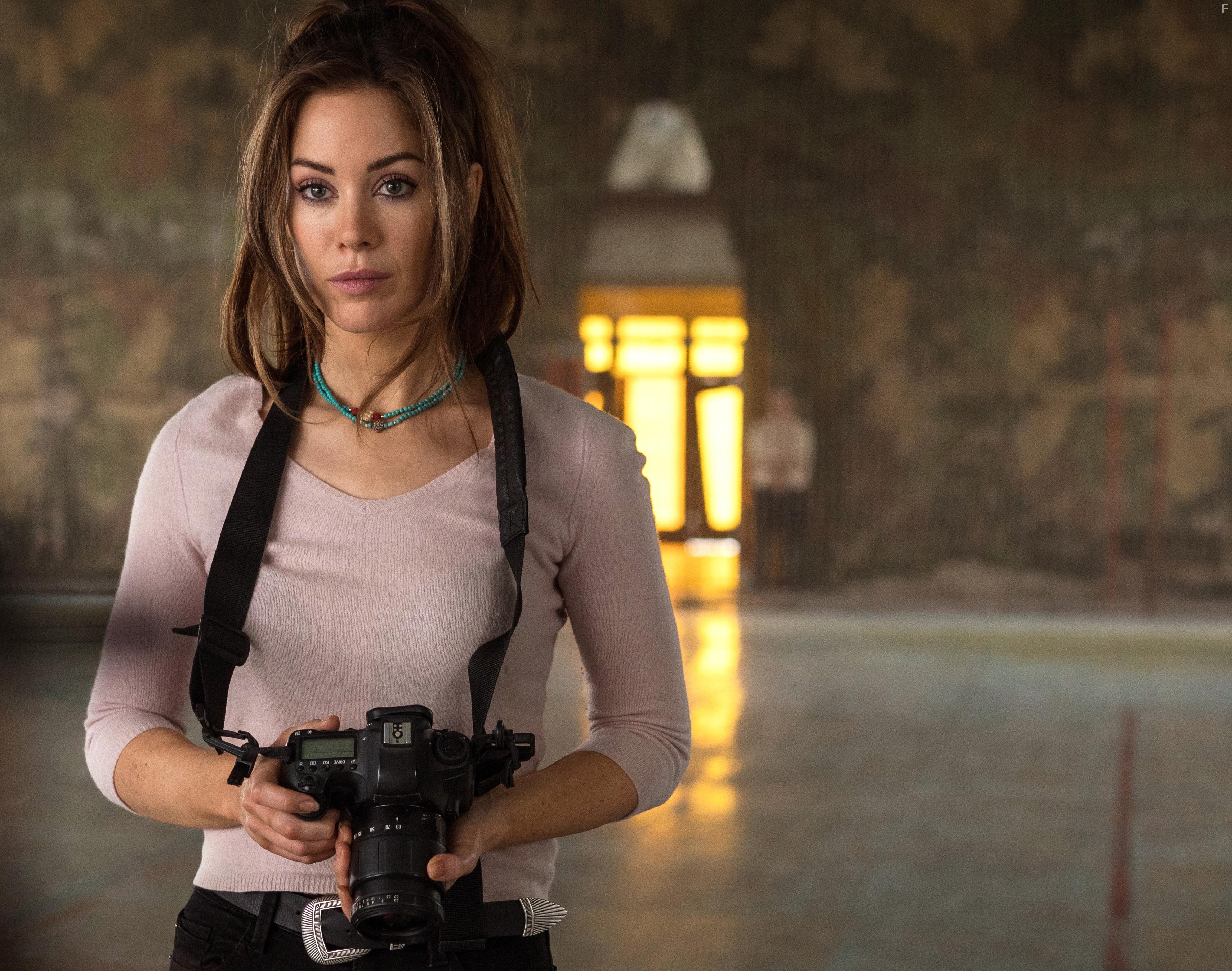 Roxanne McKee in Picture Perfect Royal Christmas (2020)
