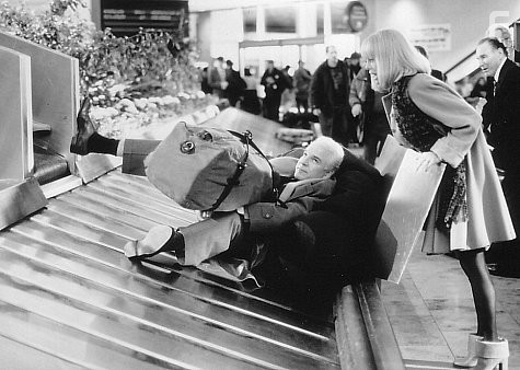 Steve Martin and Goldie Hawn in Приезжие (1999)