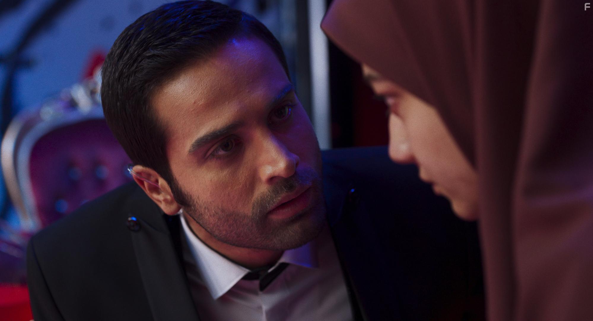 Arman Darvish and Sadaf Asgari in Yalda (2019)