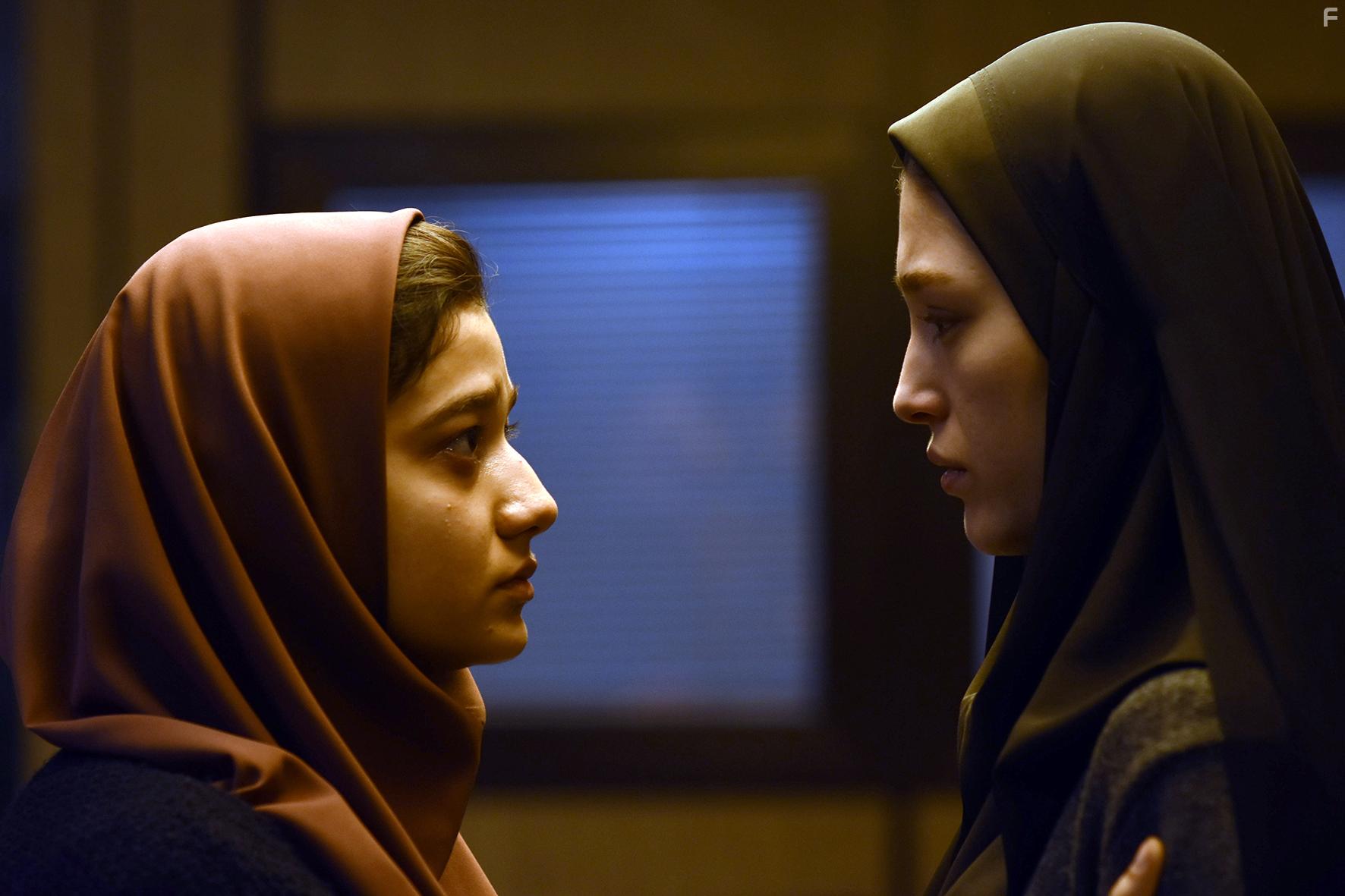Fereshteh Hosseini and Sadaf Asgari in Yalda (2019)