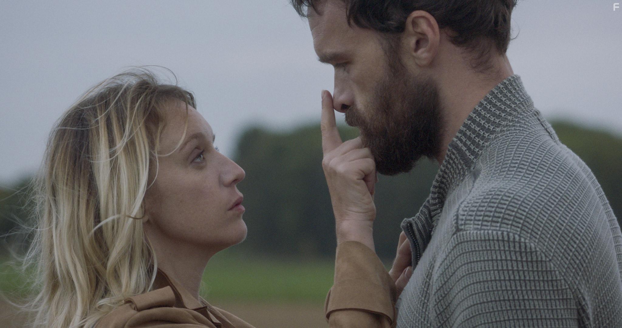 Ludivine Sagnier and Alban Lenoir in La fort de mon pre (2019)