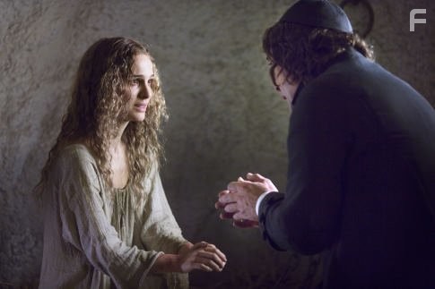 Natalie Portman and Javier Bardem in Призраки Гойи (2006)