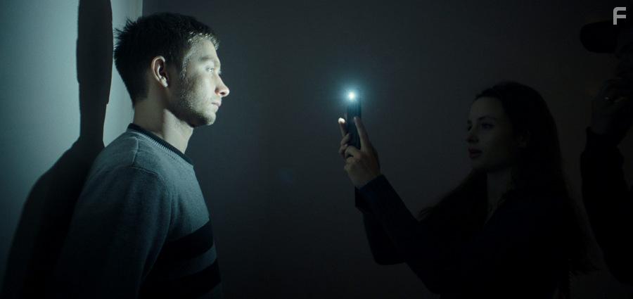 Valentin Novopolskij and Anna Prchniak in Oleg (2019)