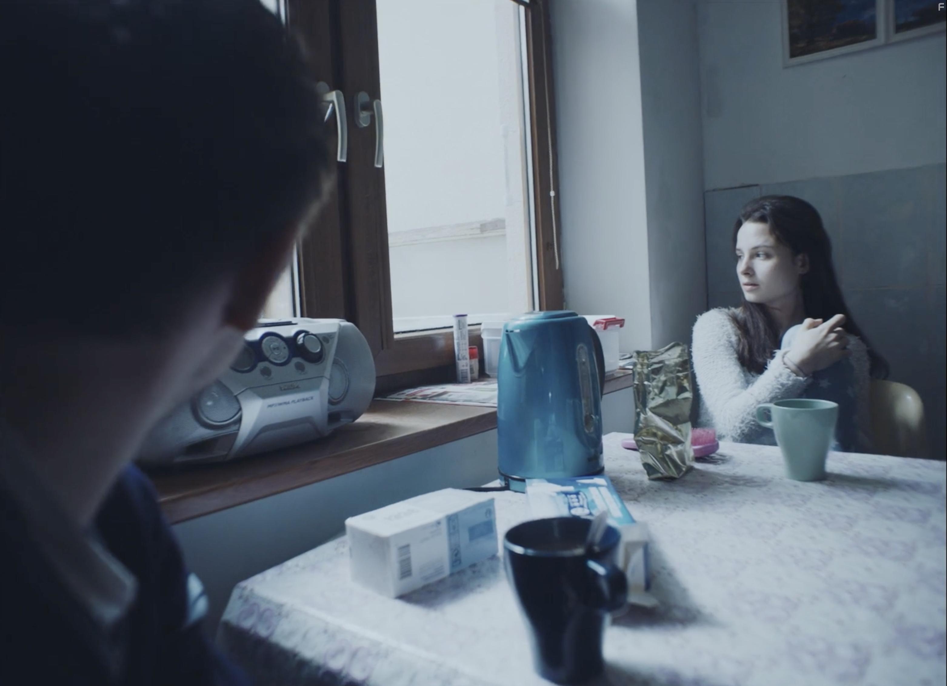 Valentin Novopolskij and Anna Prchniak in Oleg (2019)