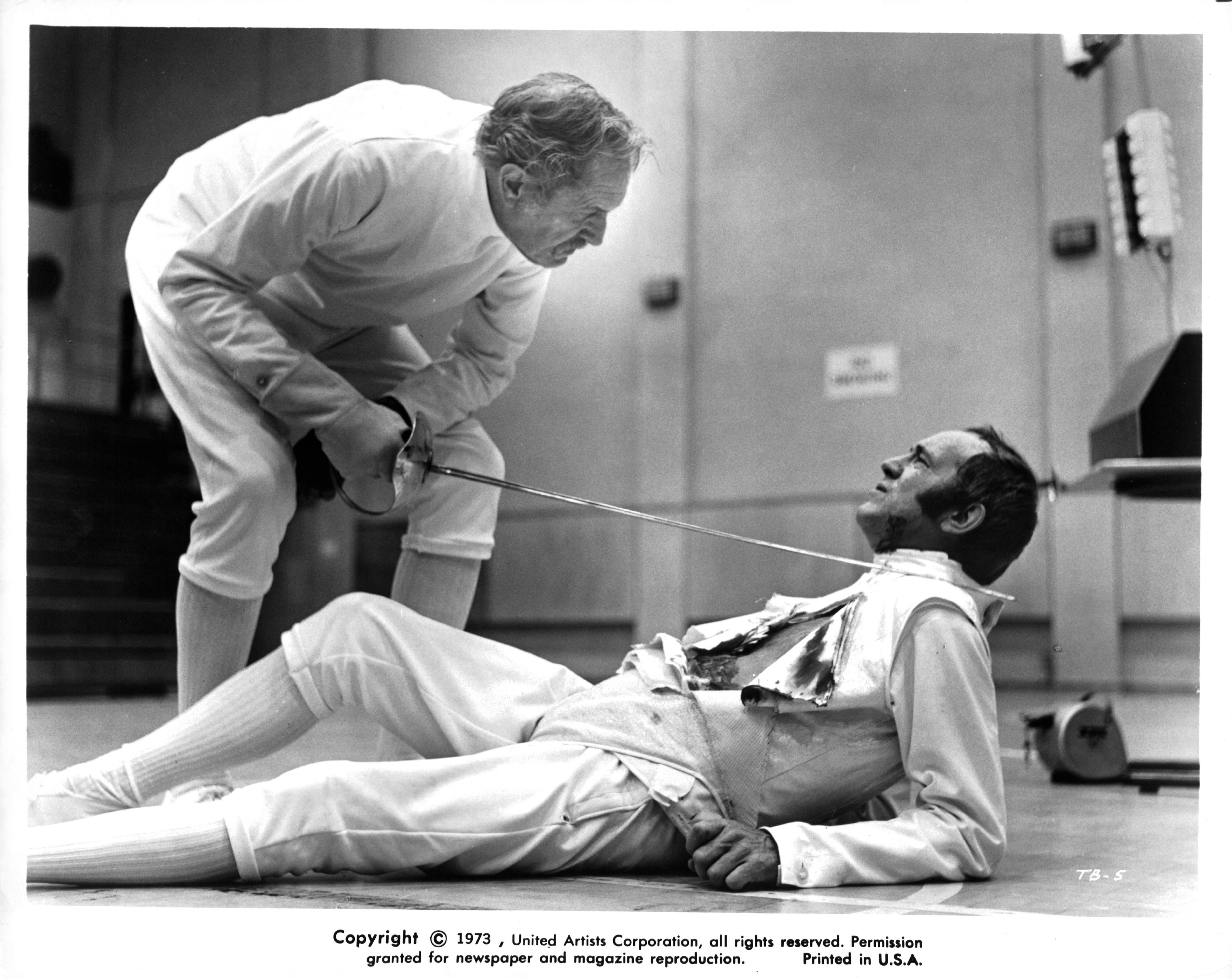 Vincent Price and Ian Hendry in Театр крови (1973)