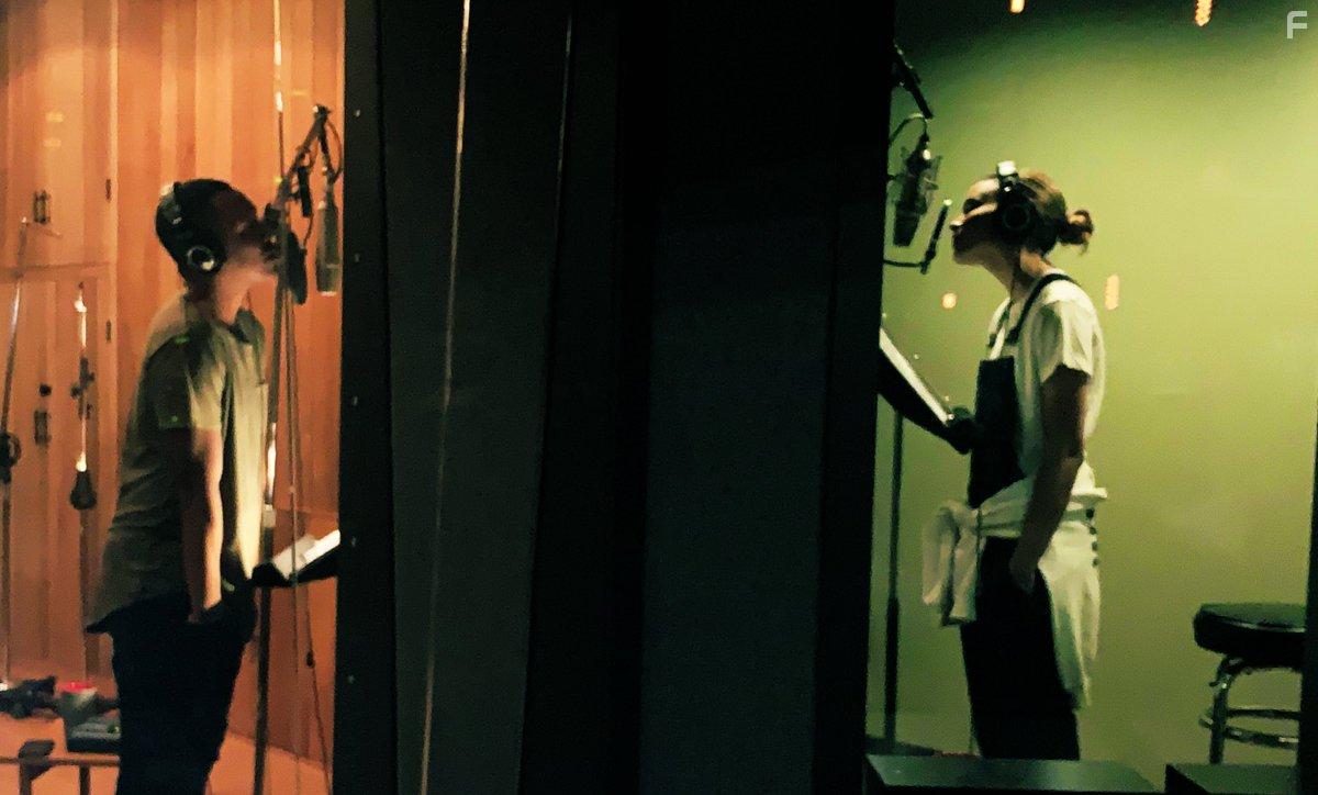 Corey Hawkins and Leslie Grace in In the Heights (2021)