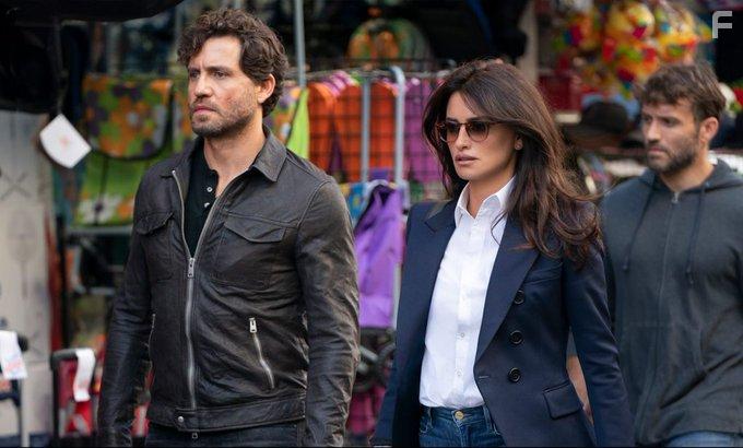 Penlope Cruz and Edgar Ramrez in The 355 (2022)