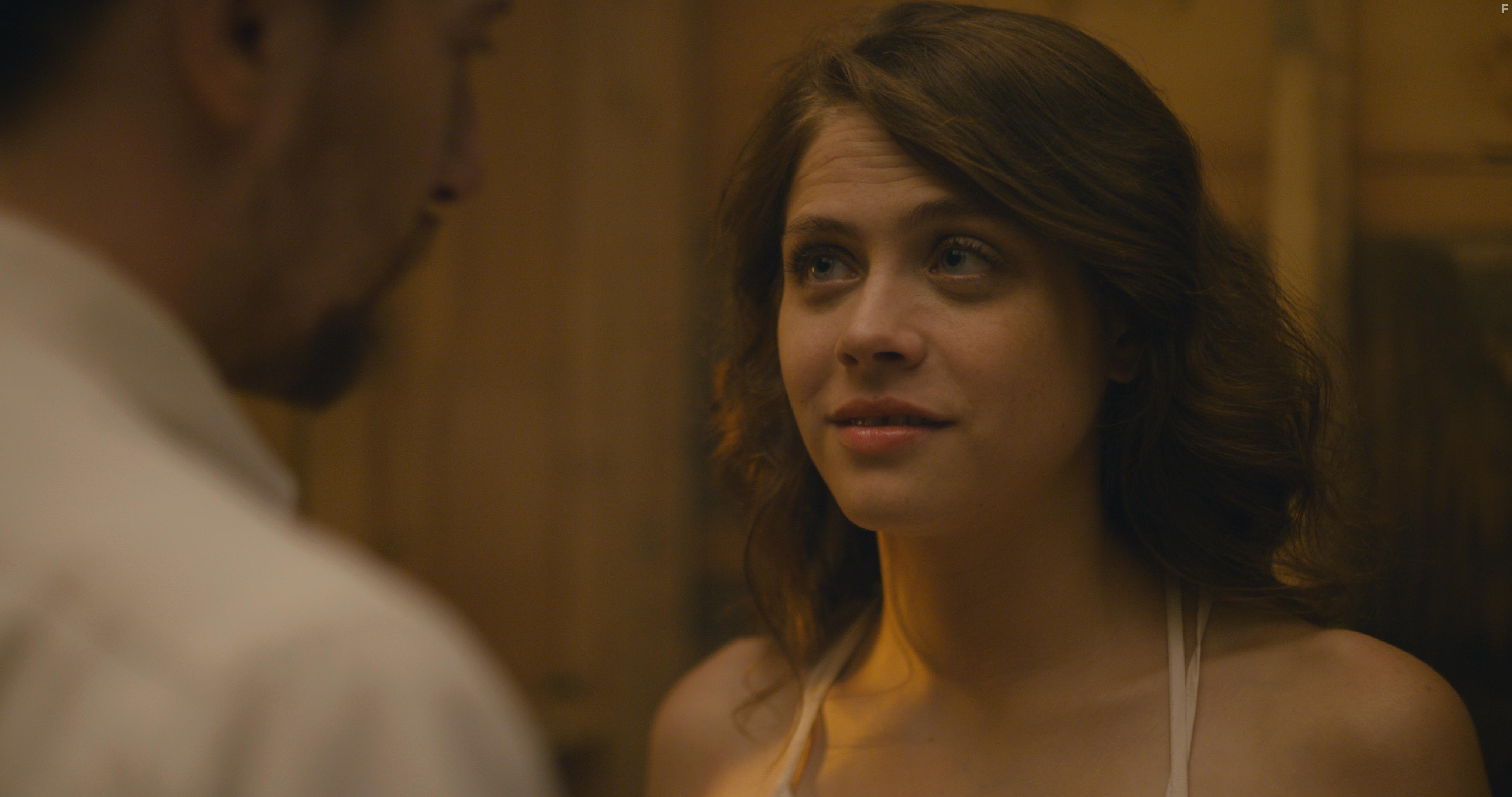 Olivia Luccardi in Go/Don't Go (2020)