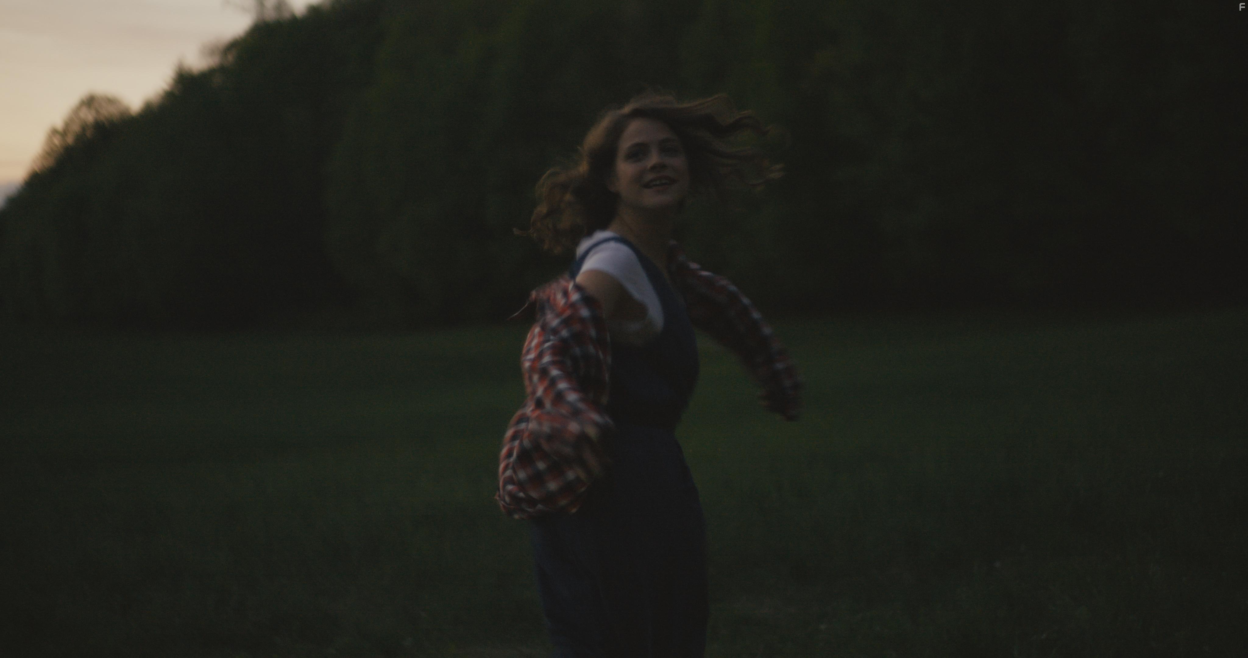 Olivia Luccardi in Go/Don't Go (2020)