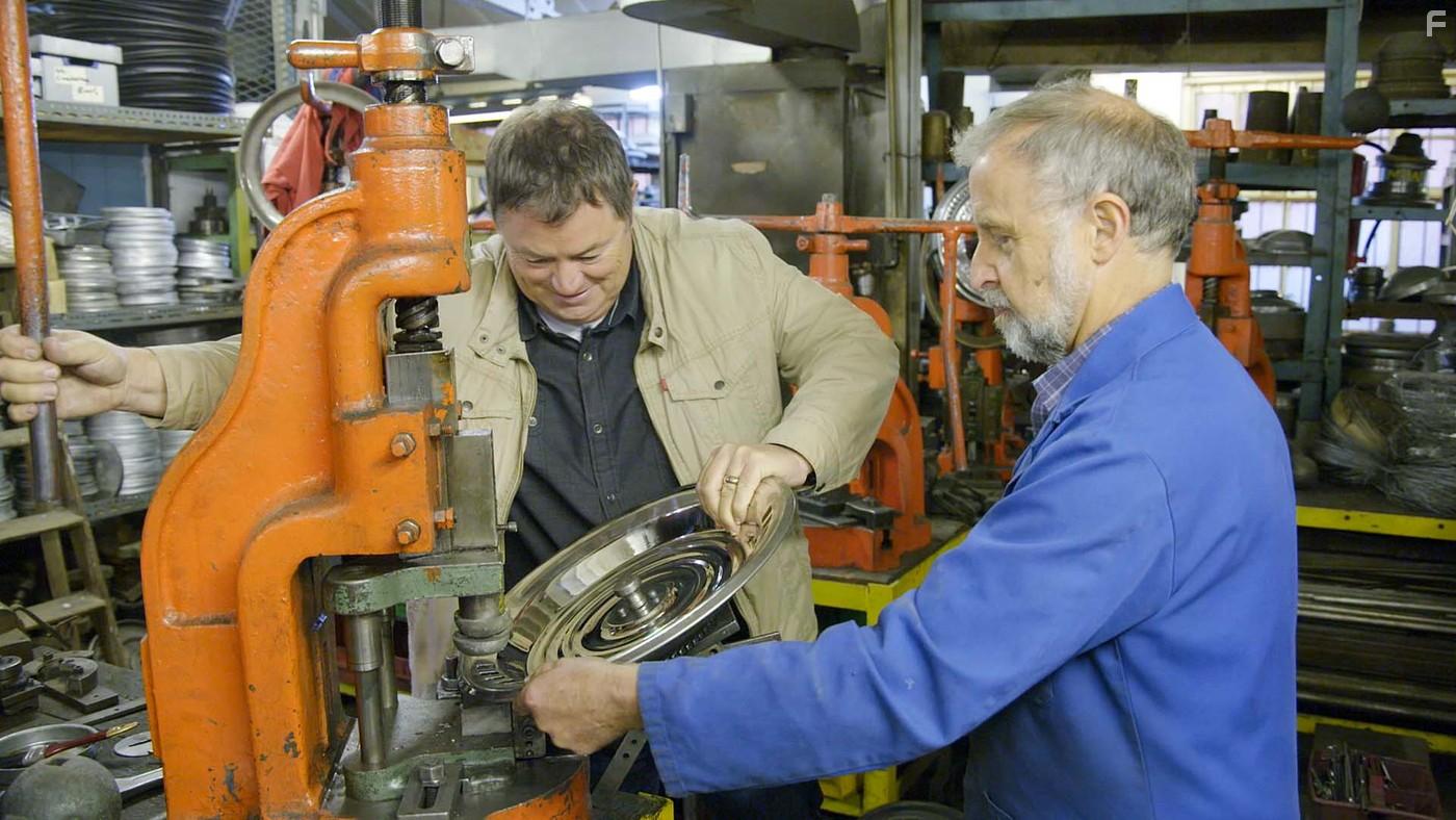 Mike Brewer in World of Cars (2020)