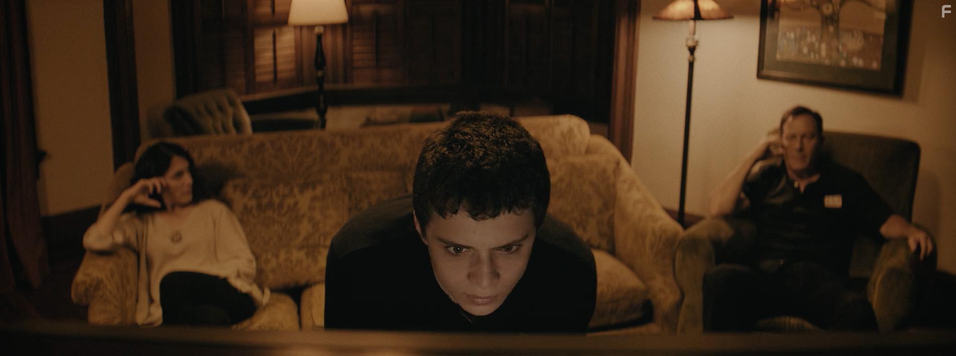 Jason Isaacs, Lisa Edelstein, and Lucas Jade Zumann in Dr. Bird's Advice for Sad Poets (2021)