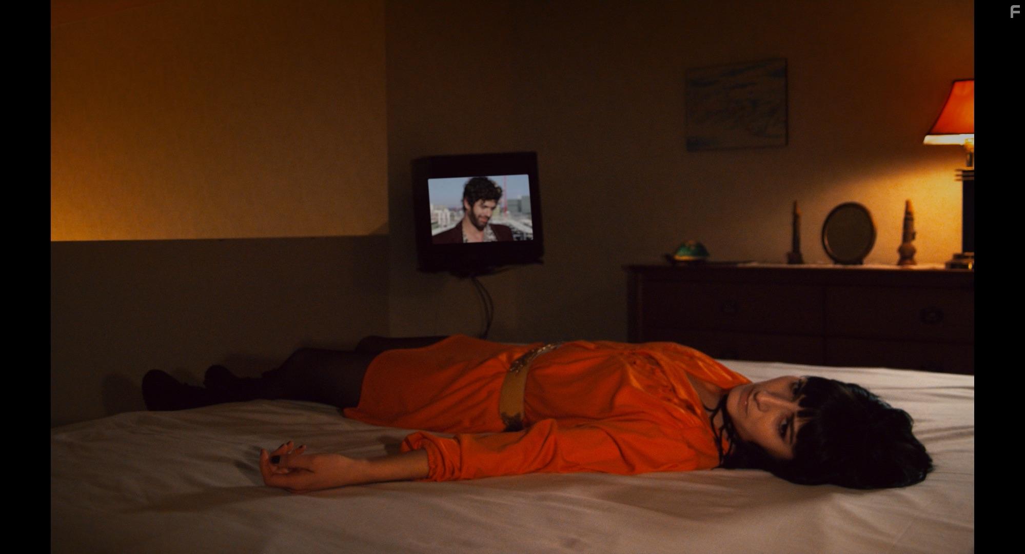 Viola von Scarpatetti and Simon Pelletier-Gilbert in Fly in Fly out - Cadavre Exquis (2019)