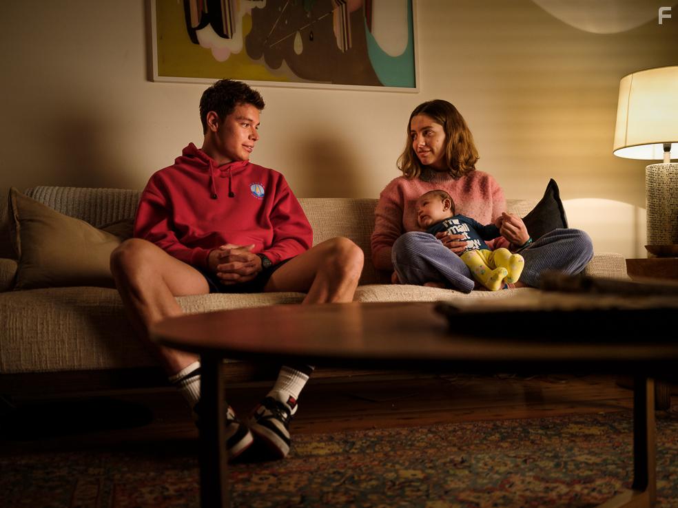 Carlos Sanson in Bump (2021)