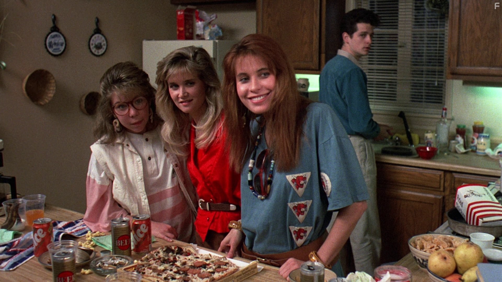 Diana Barrows, Larry Cox, Elizabeth Kaitan, and Heidi Kozak in Пятница 13 - Часть 7: Новая кровь (1988)