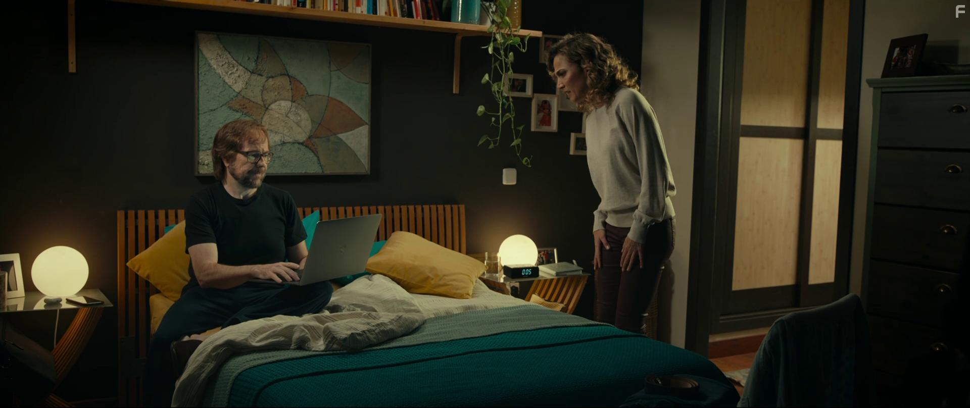 Santiago Segura and Toni Acosta in Padre no hay ms que uno 2: La llegada de la suegra (2020)