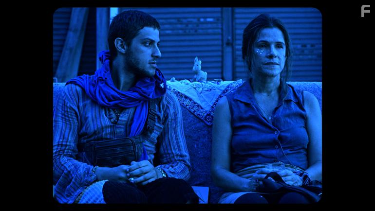 Ingrid Guimares and Chay Suede in Sof (2019)