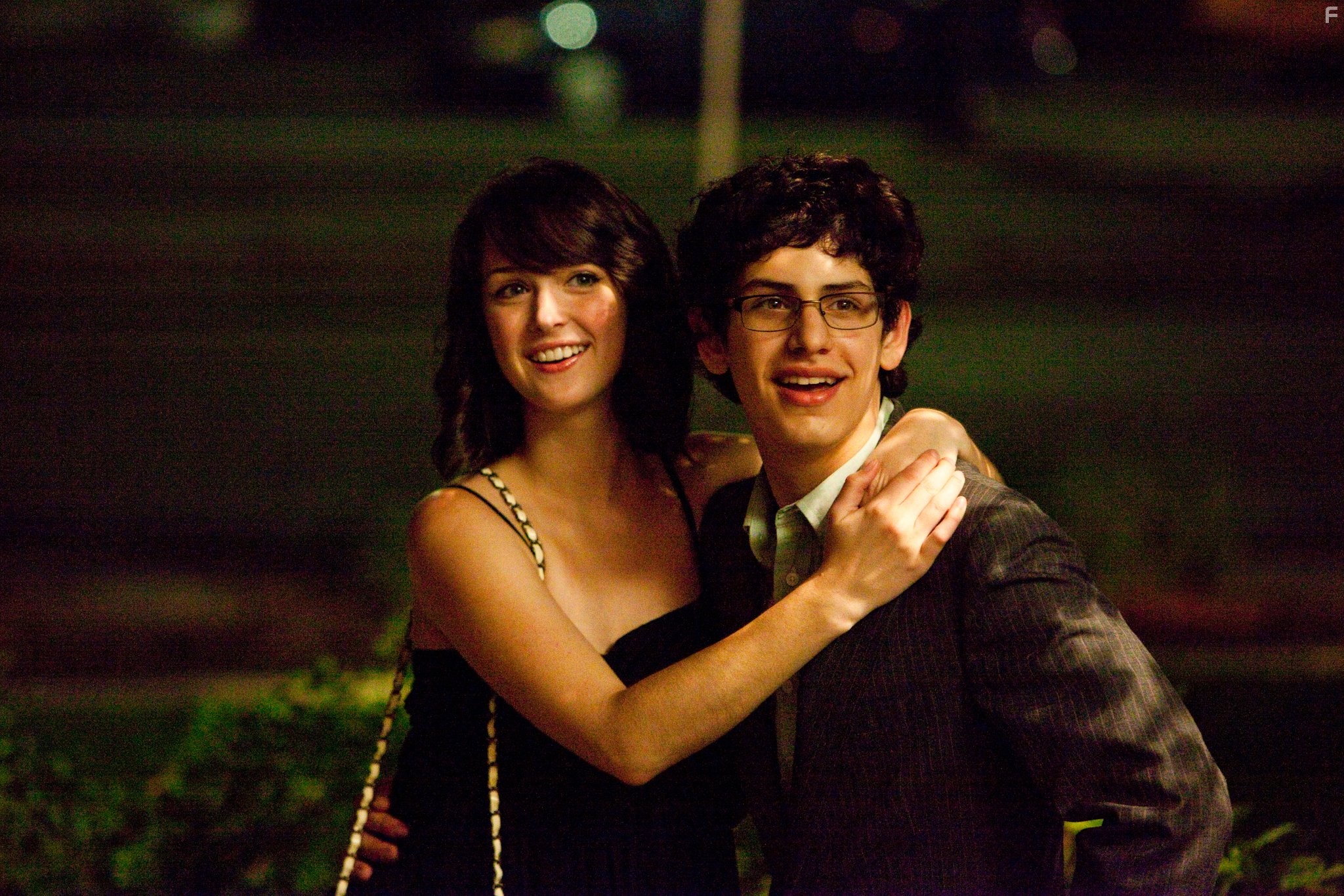 Matt Bennett and Nicole Weaver in Удар по девственности (2010)