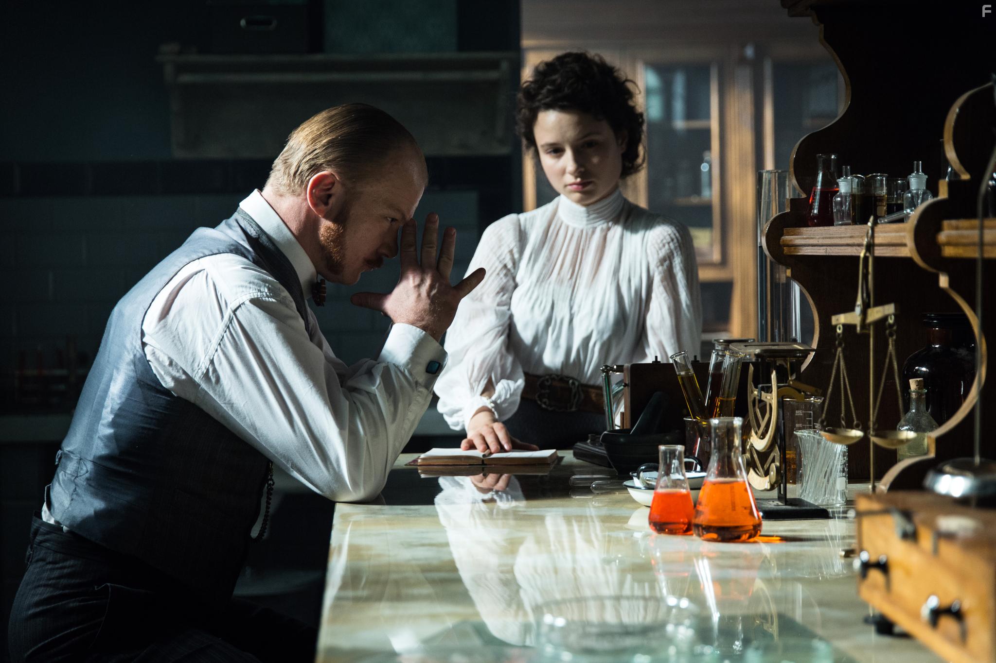 Eryk Lubos and Anna Prchniak in Belle Epoque (2017)