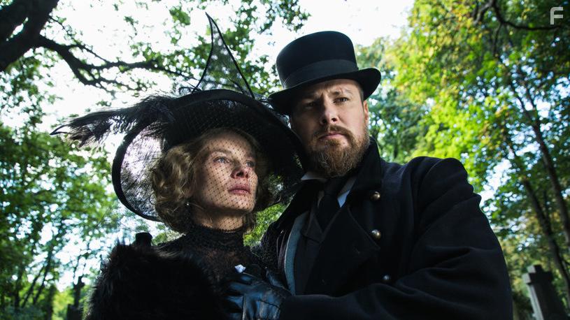Magdalena Cielecka and Pawel Malaszynski in Belle Epoque (2017)