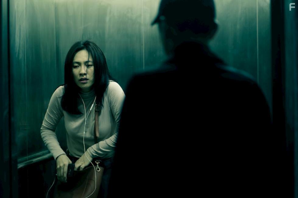 Quang Tuan and Phuong Anh Dao in Bang Chung Vo Hinh (2020)