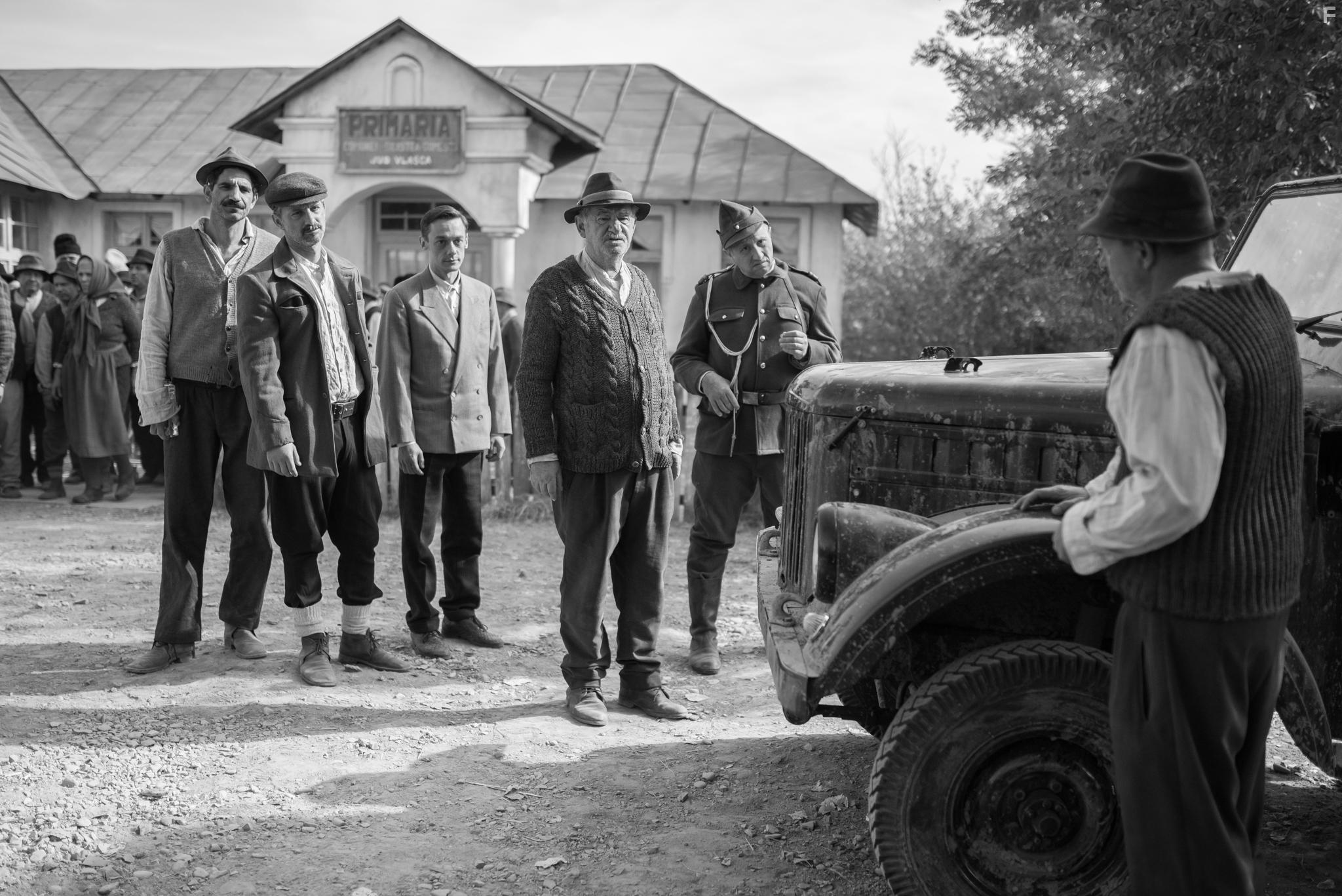 Andi Vasluianu, Florin Zamfirescu, Marian Rlea, Toma Cuzin, Bogdan Talasman, and Vlad Logigan in Moromete Family: On the Edge of Time (2018)