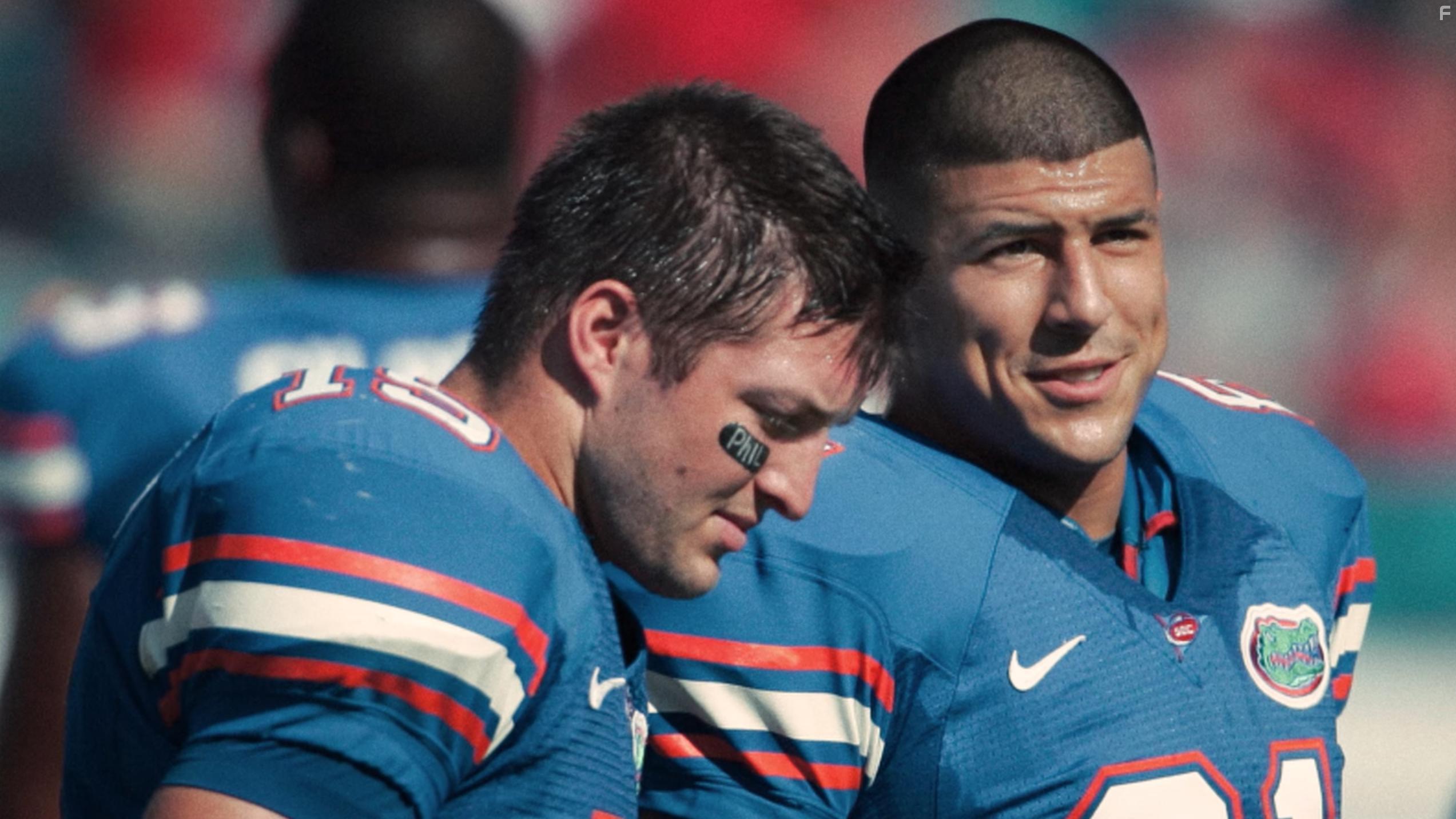 Tim Tebow and Aaron Hernandez in Killer Inside: The Mind of Aaron Hernandez (2020)