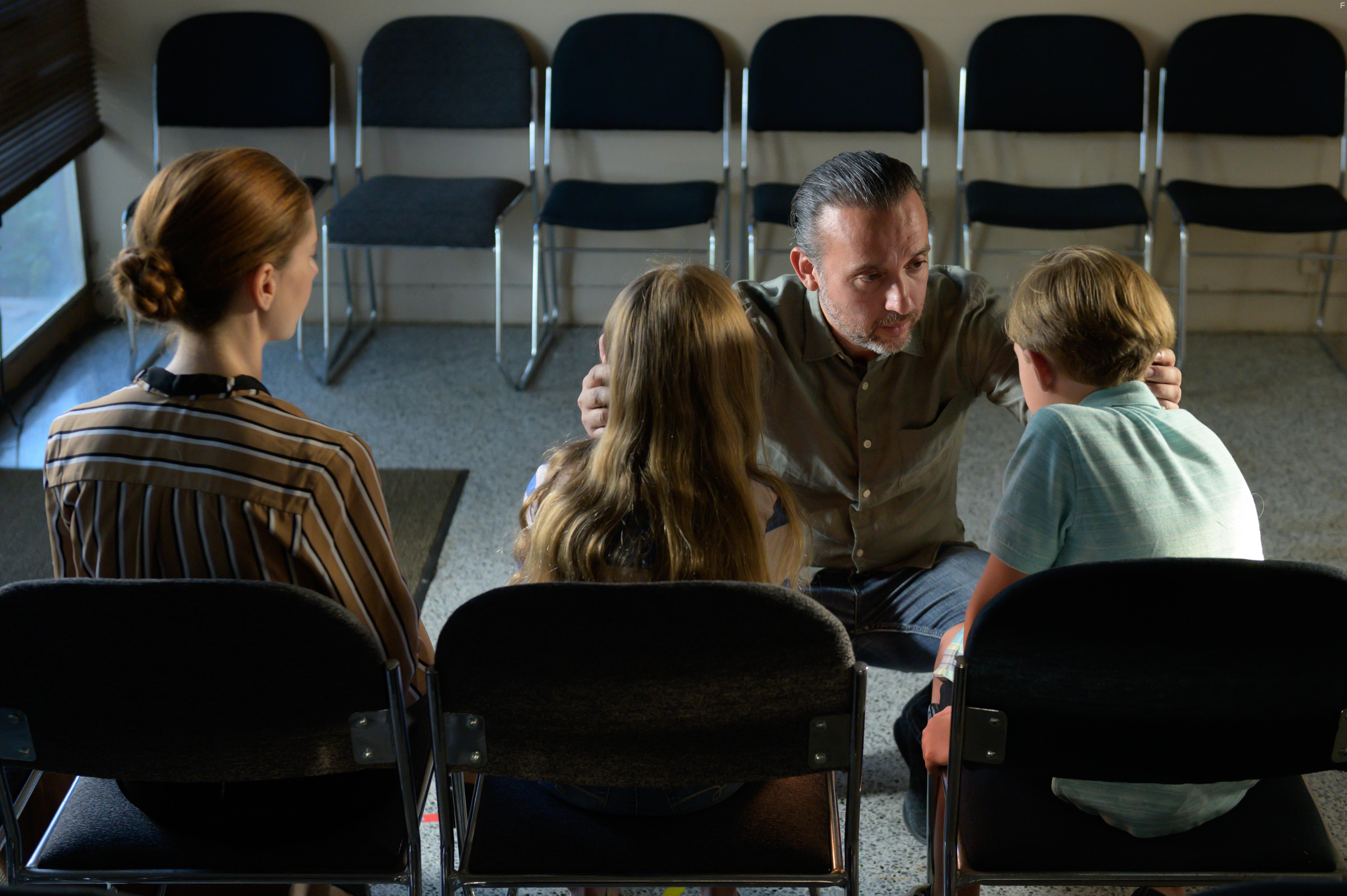 Seth Michaels, Amelie McLain, Sara Sometti Michaels, and Corin Scialabba in Transference (2020)