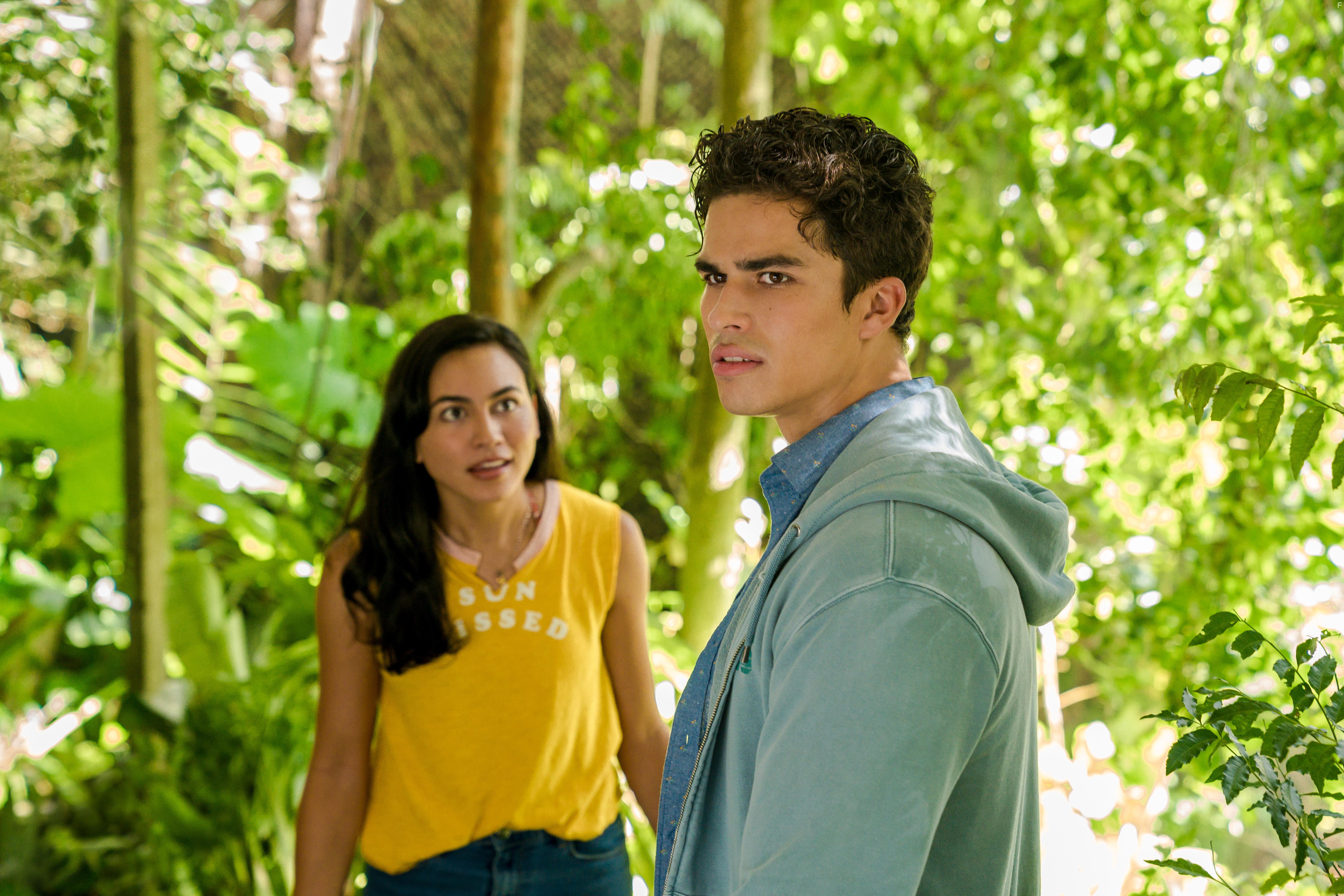 Alex Aiono and Lindsay Watson in Finding 'Ohana (2021)