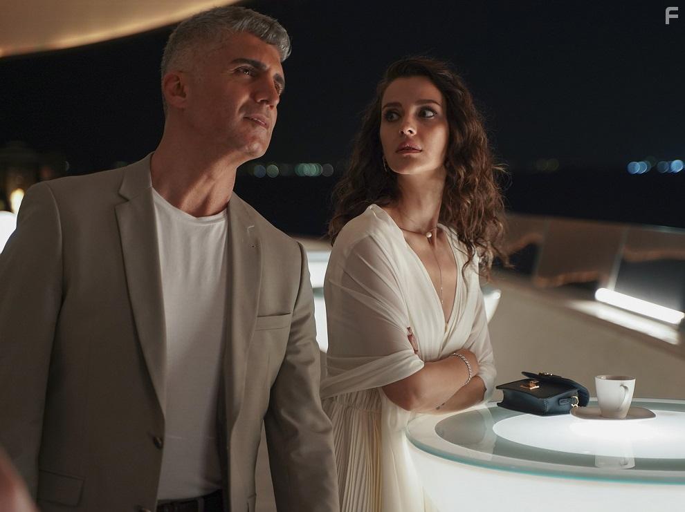 zcan Deniz and Irem Helvacioglu in Seni ok Bekledim (2021)