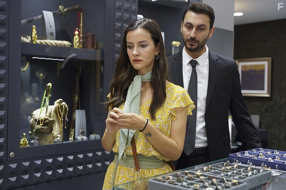 Irem Helvacioglu in Seni ok Bekledim (2021)