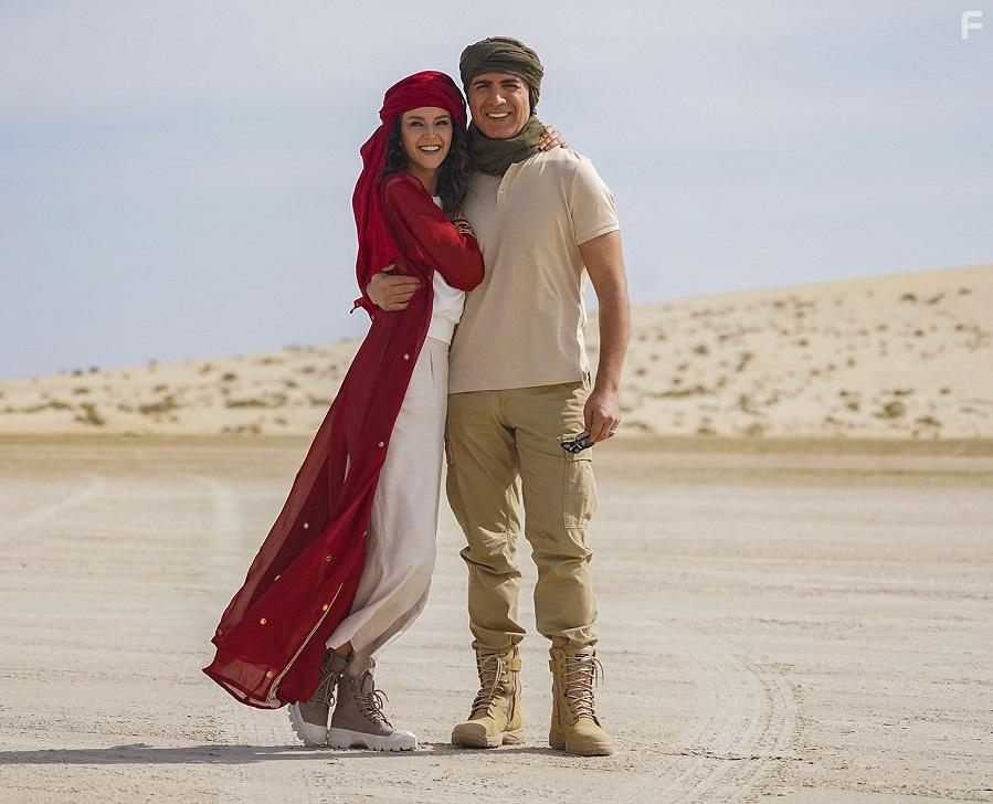 zcan Deniz and Irem Helvacioglu in Seni ok Bekledim (2021)