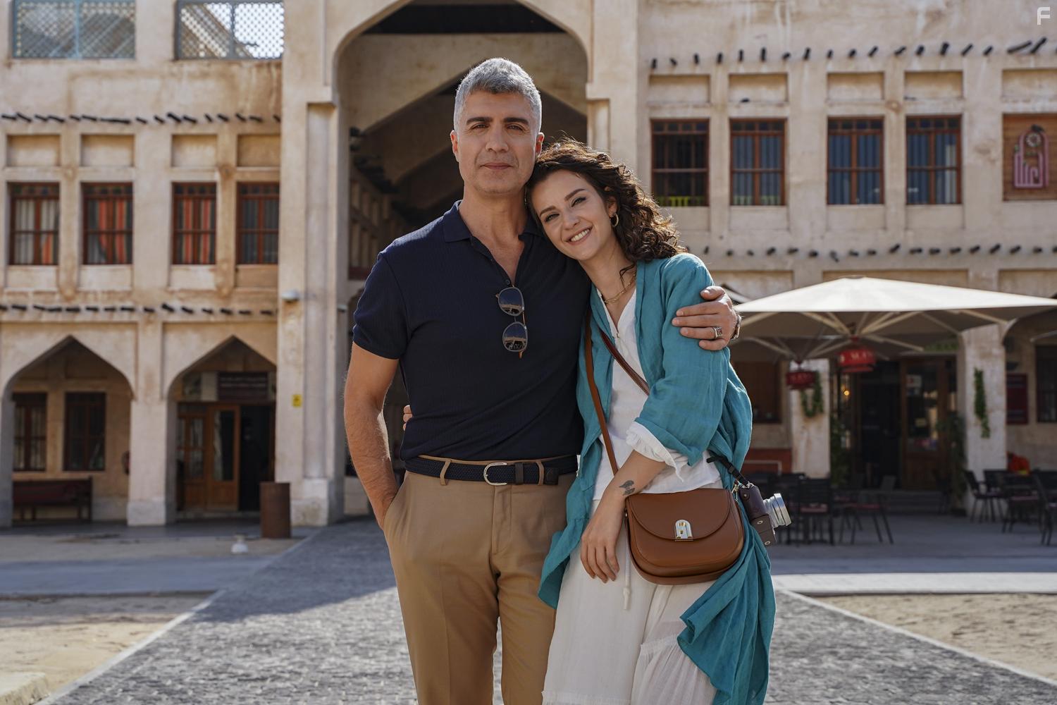 zcan Deniz and Irem Helvacioglu in Seni ok Bekledim (2021)