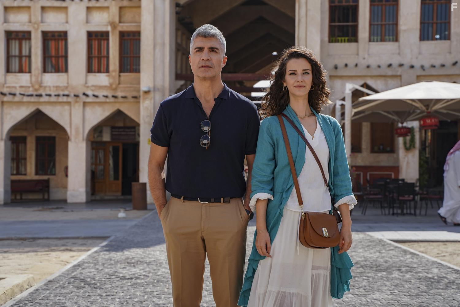 zcan Deniz and Irem Helvacioglu in Seni ok Bekledim (2021)