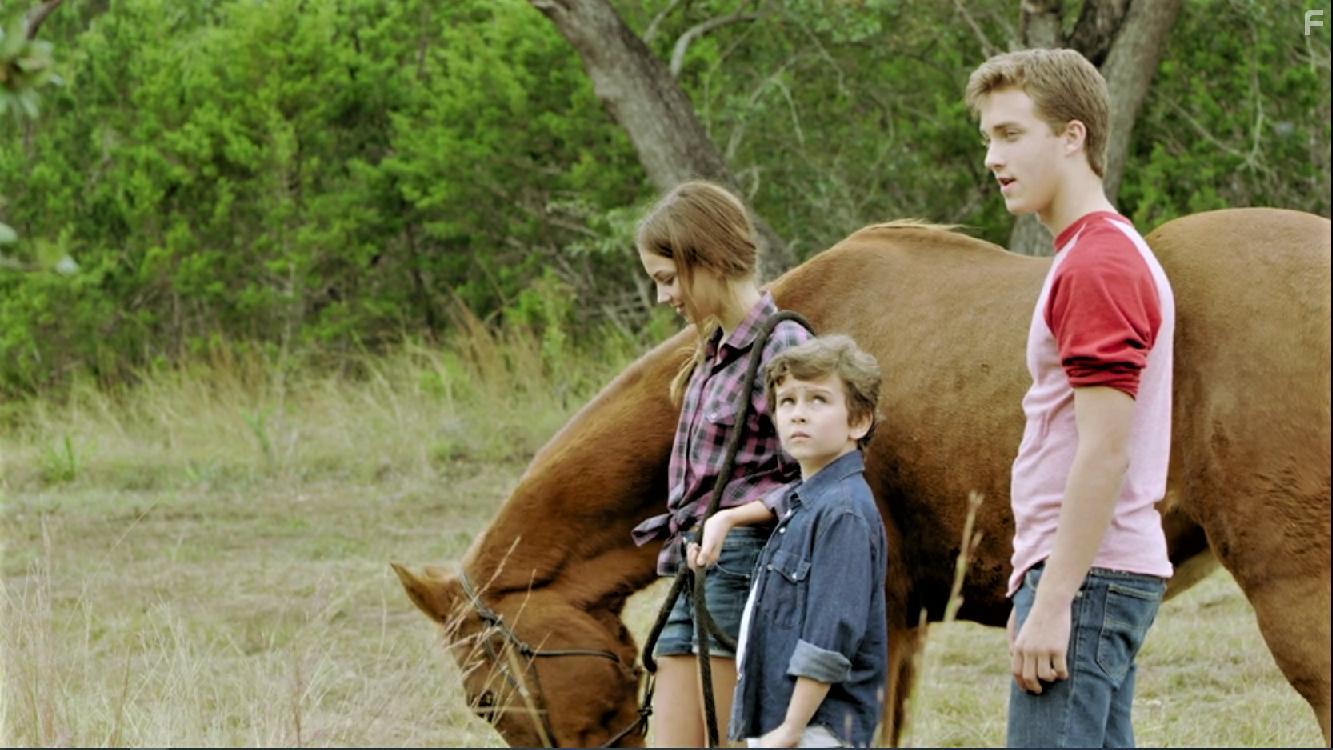 Johnny Sinclair, Eliza Jarrett, and Jordan Elsass in Pegasus: Pony with a Broken Wing (2019)
