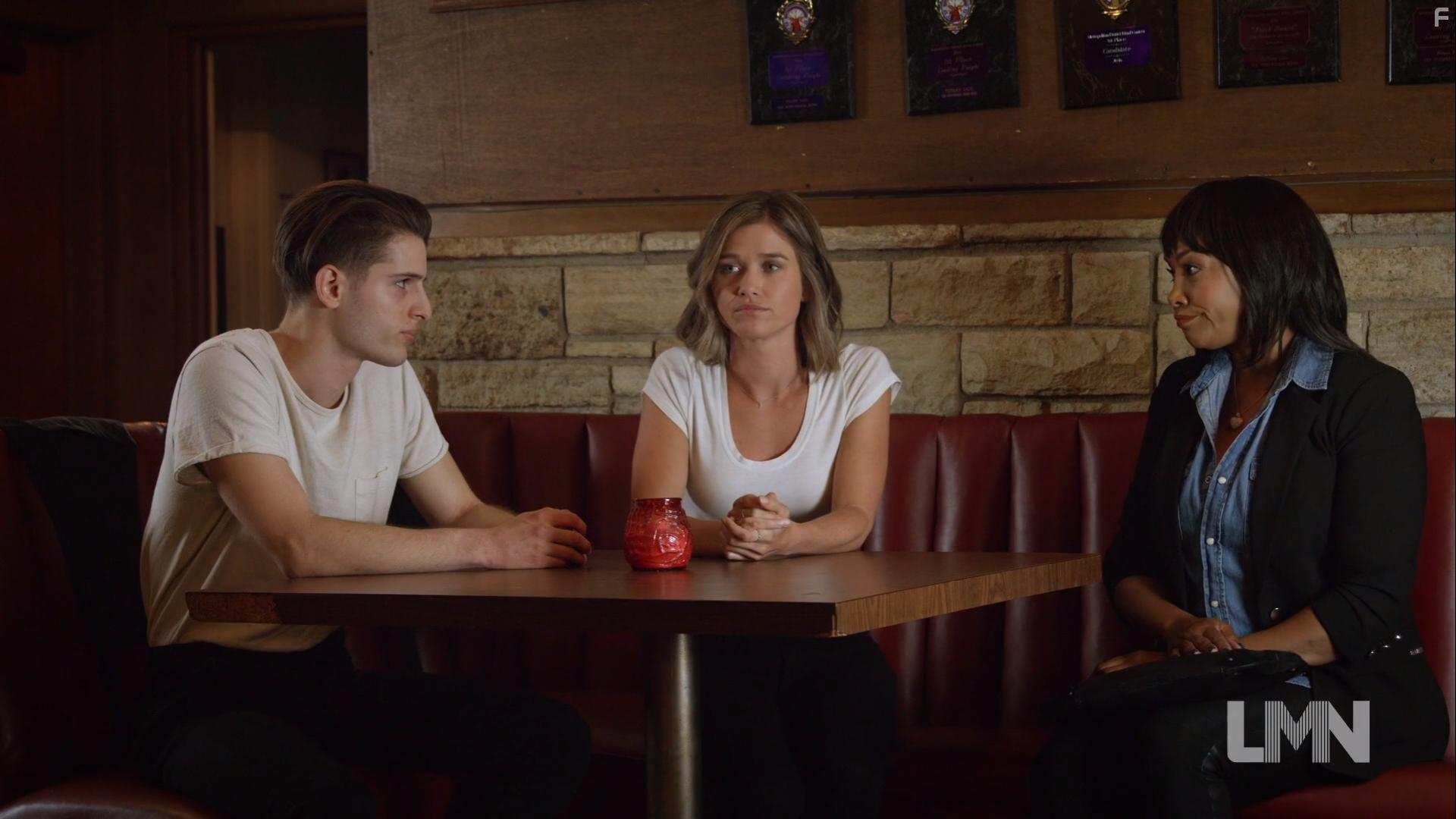 Vivica A. Fox, Olivier Paris, and Anna Marie Dobbins in The Wrong Mr. Right (2021)